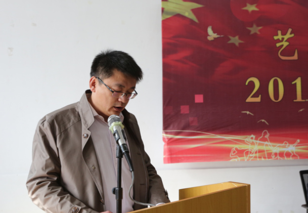 学院党委常务副书记杨峰宣读表彰决定.jpg 学院党委常务副书记杨峰宣读表彰决定.jpg